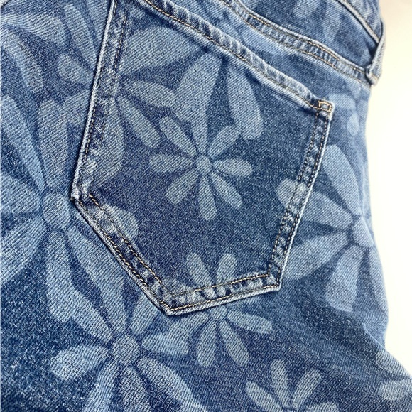 •SO• High-Rise Floral Design Jean Shorts - Picture 5 of 7